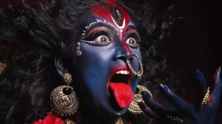 मां काली के प्रकट नहीं होने से बौखलाया पुजारी, अपने ही हाथों से काट लिया गला