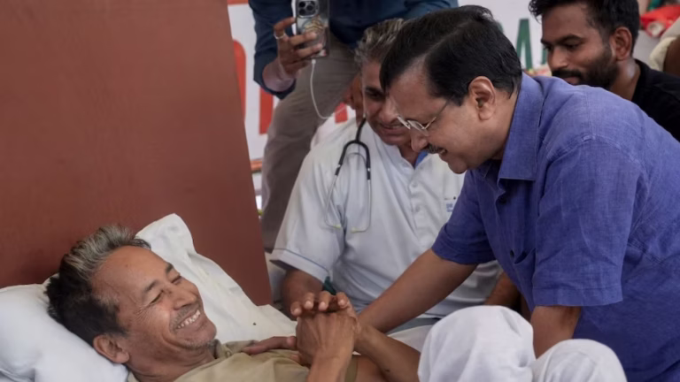 सोनम वांगचुक को कथित तौर पर जबरन अस्पताल ले जाने पर सियासत तेज, अरविंद केजरीवाल ने केंद्र सरकार पर साधा निशाना Political row intensifies over Sonam Wangchuk allegedly being forcibly taken to the hospital; Arvind Kejriwal targets the Central Government