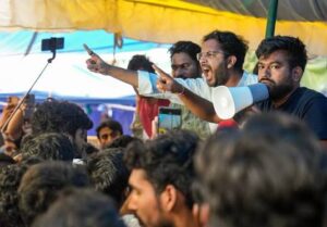Protest at Jantar Mantar continues for the 34th day: Abhijit Dipke to move court over lathi-charge; concerns mount regarding Sonam Wangchuk's hunger strike