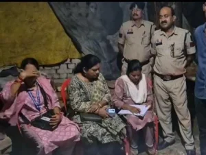 बारात पहुंची, मंडप सजा, लेकिन ऐन वक्त पर रुकी बाल विवाह की रस्म 13 साल की लड़की और 15 साल के लड़के की शादी प्रशासन ने रुकवाई The wedding procession arrived and the *mandap* was decorated, but the child marriage ceremony was halted at the last minute; the administration stopped the wedding of a 13-year-old girl and a 15-year-old boy
