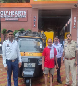 रायपुर में स्कूली वाहनों पर ट्रैफिक पुलिस की सख्ती, ओवरलोडिंग करते मिले 35 ऑटो चालक एमवी एक्ट के तहत कार्रवाई Traffic police crack down on school vehicles in Raipur; 35 auto-rickshaw drivers found overloading, action taken under the Motor Vehicles Act