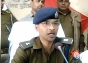 मेरठ ‘थप्पड़ कांड’: हिरासत में लिए गए प्रदर्शनकारी को थप्पड़ मारने पर बोले SSP अविनाश पांडे— “परिवार के सदस्यों को उत्तेजित किया जा रहा है” Meerut 'Slap Incident': SSP Avinash Pandey speaks on the slapping of a detained protester—"Family members are being provoked."