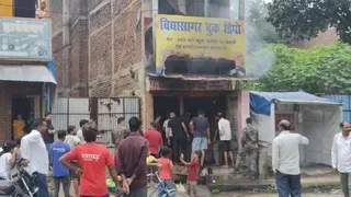 Massive fire at a book depot in Jagdalpur; goods worth lakhs feared reduced to ashes; SDRF broke open the shutter to launch a rescue operation