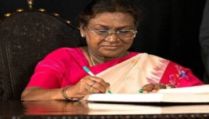 पेपर लीक पर सख्त कानून लागू राष्ट्रपति की मंजूरी के बाद परीक्षा संशोधन विधेयक बना कानून, 10 साल तक की सजा और ₹10 करोड़ तक जुर्माने का प्रावधान Strict law implemented on paper leaks. After President's approval, Examination Amendment Bill became law, provision for punishment up to 10 years and fine up to ₹ 10 crore